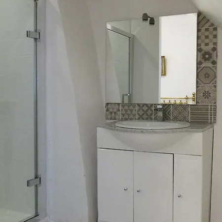 Konukevi Domaine De La Jordanne - *