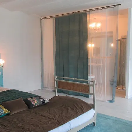 Konukevi Domaine De La Jordanne - *