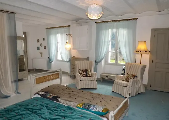 Guest house Domaine De La Jordanne - *