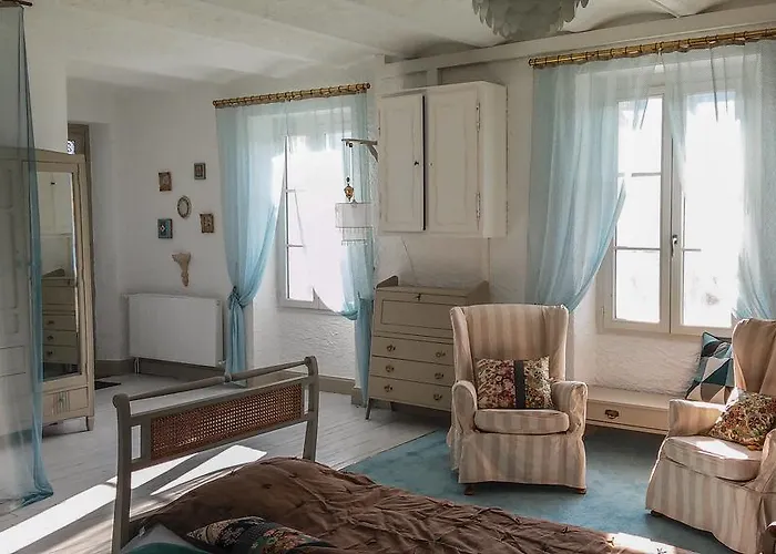 Guest house Domaine De La Jordanne - *